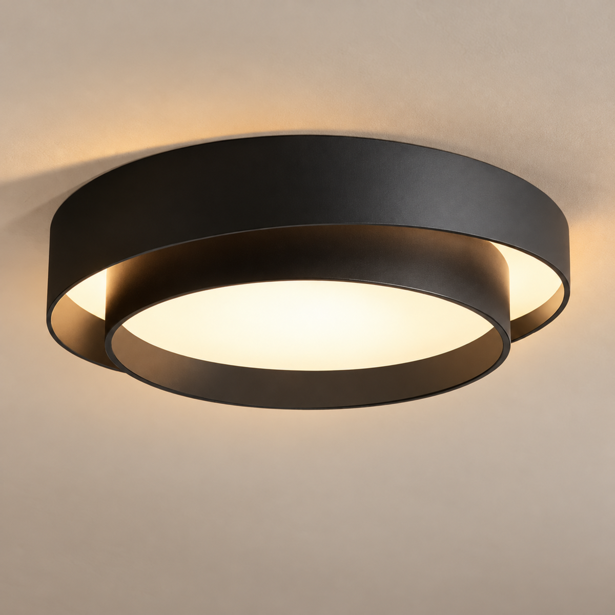 Asymmetrische LED Deckenleuchte mit Ringdesign