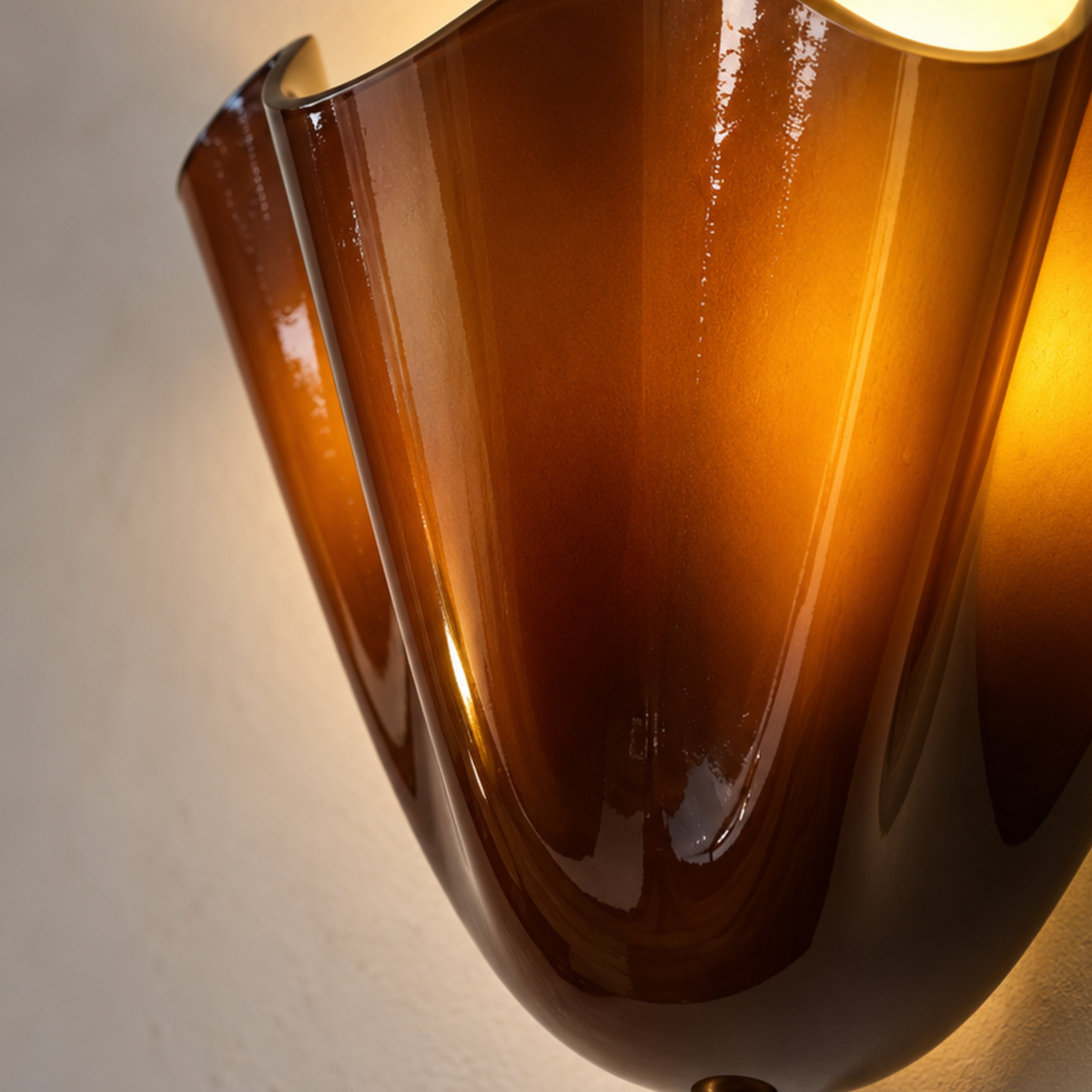 Klassische Glas Wandleuchte mit Blütenblattschirm