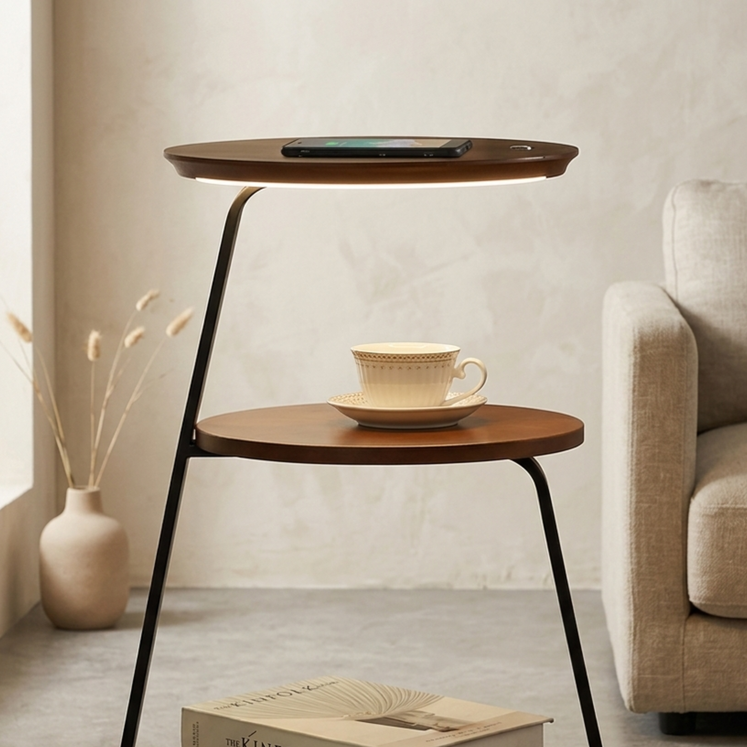 Moderner Tisch mit Lampe