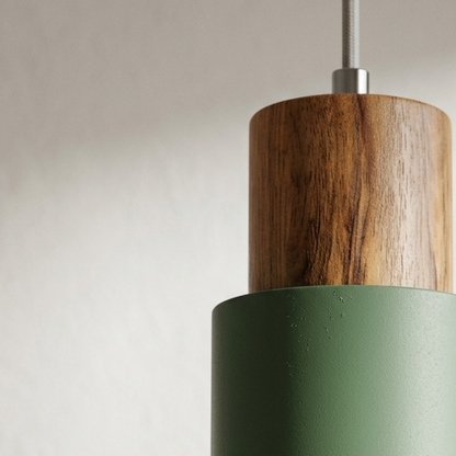 Moderne Pendelleuchte aus Metall und Holz mit Farbenfrohem Design