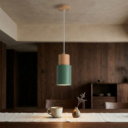Moderne Pendelleuchte aus Metall und Holz mit Farbenfrohem Design